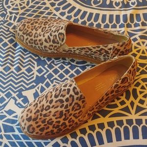 Tom's leopard print shoes size 8